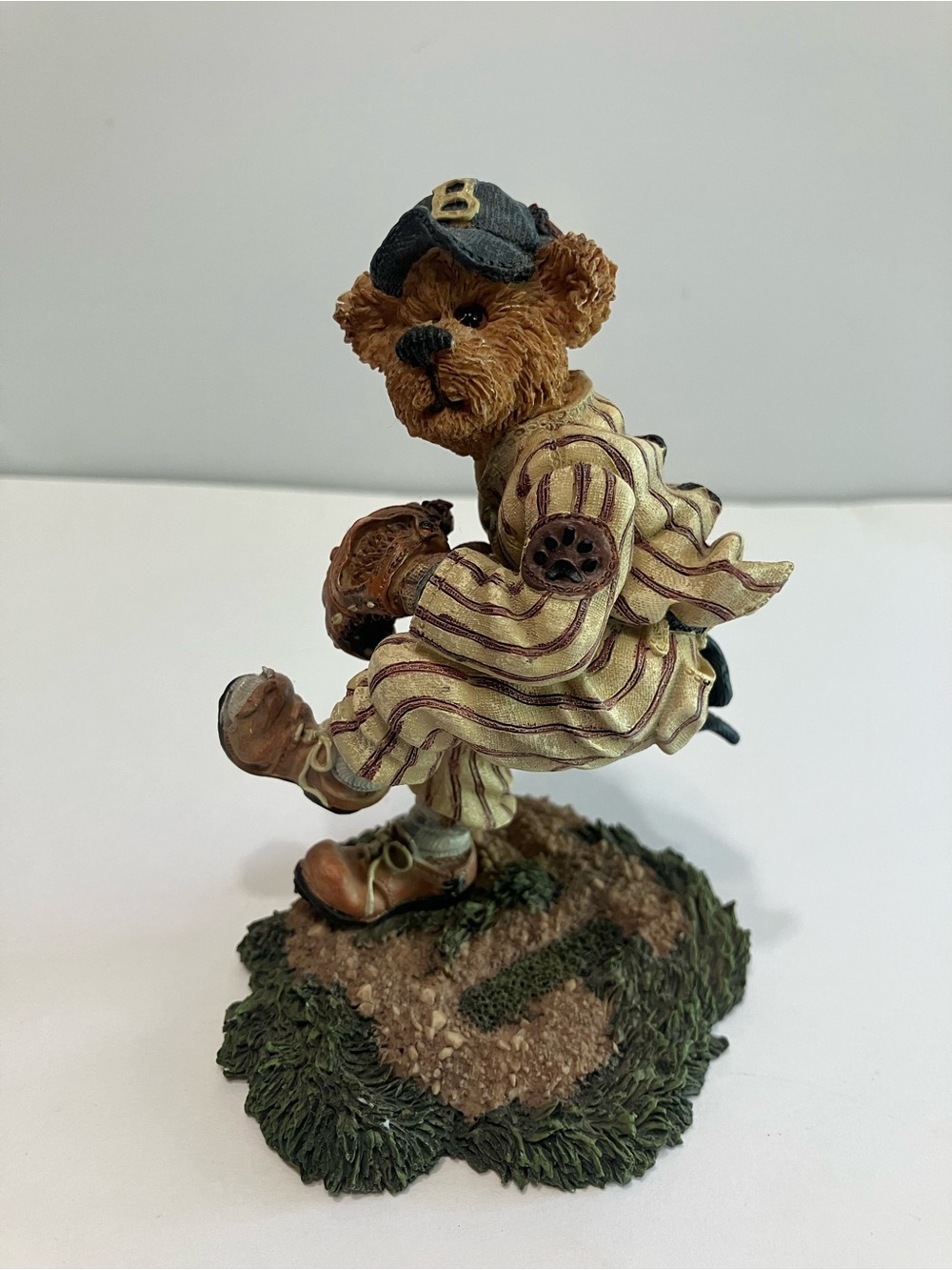 1999 Boyds Bears #227732 Greg McBruin “The Wind Up” Baseball Pitcher Figurine